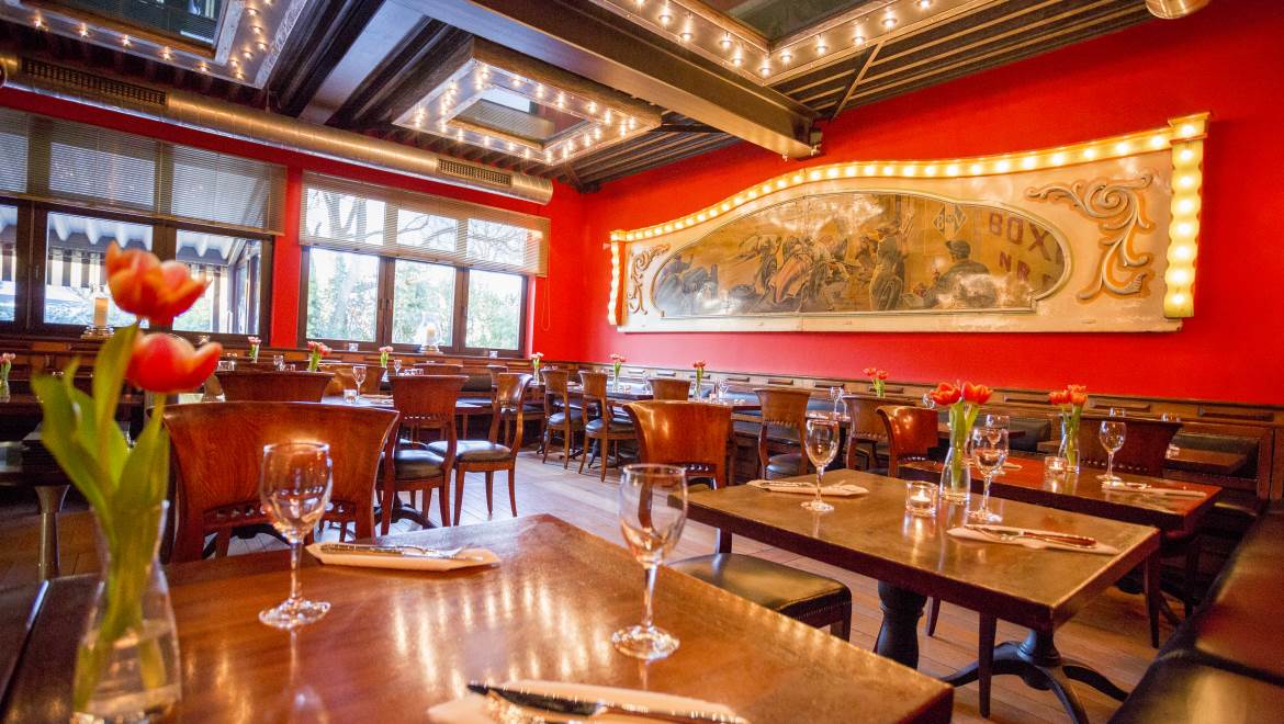 Einzigartiger Innenraum im Japengo Steakhouse Tübingen mit stilvollem Ambiente
