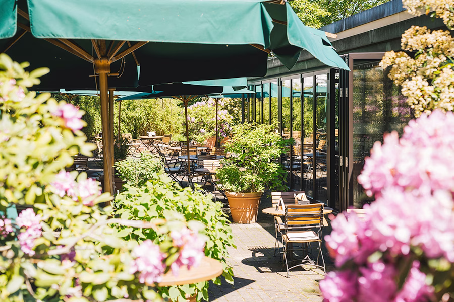 Moderner Außenbereich im Japengo Steakhouse und Events Tübingen